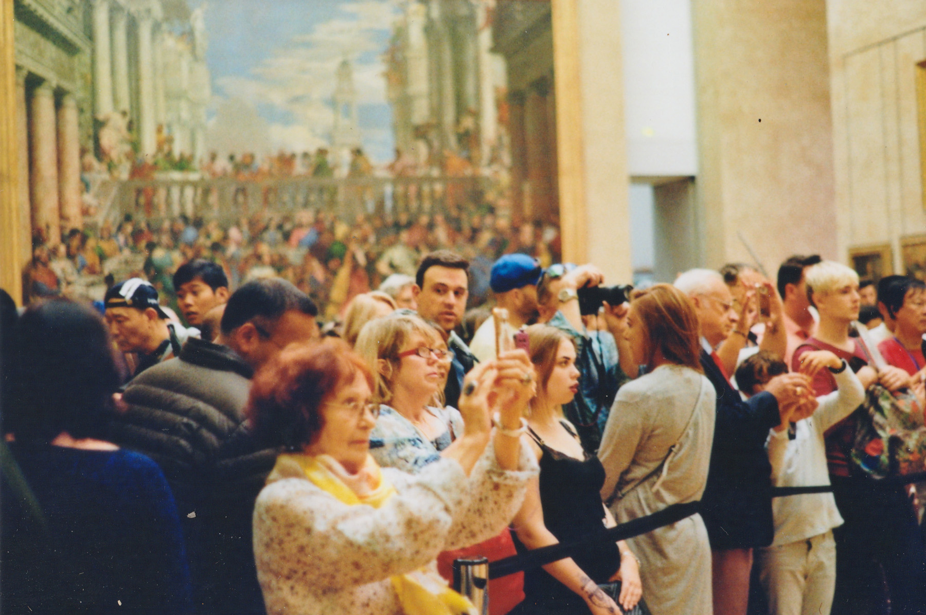 Mona Lisa Photo Throng